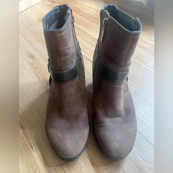 Clarks artisan short leather block heel booties with woven leather chain, 7 - Picture 3 of 8